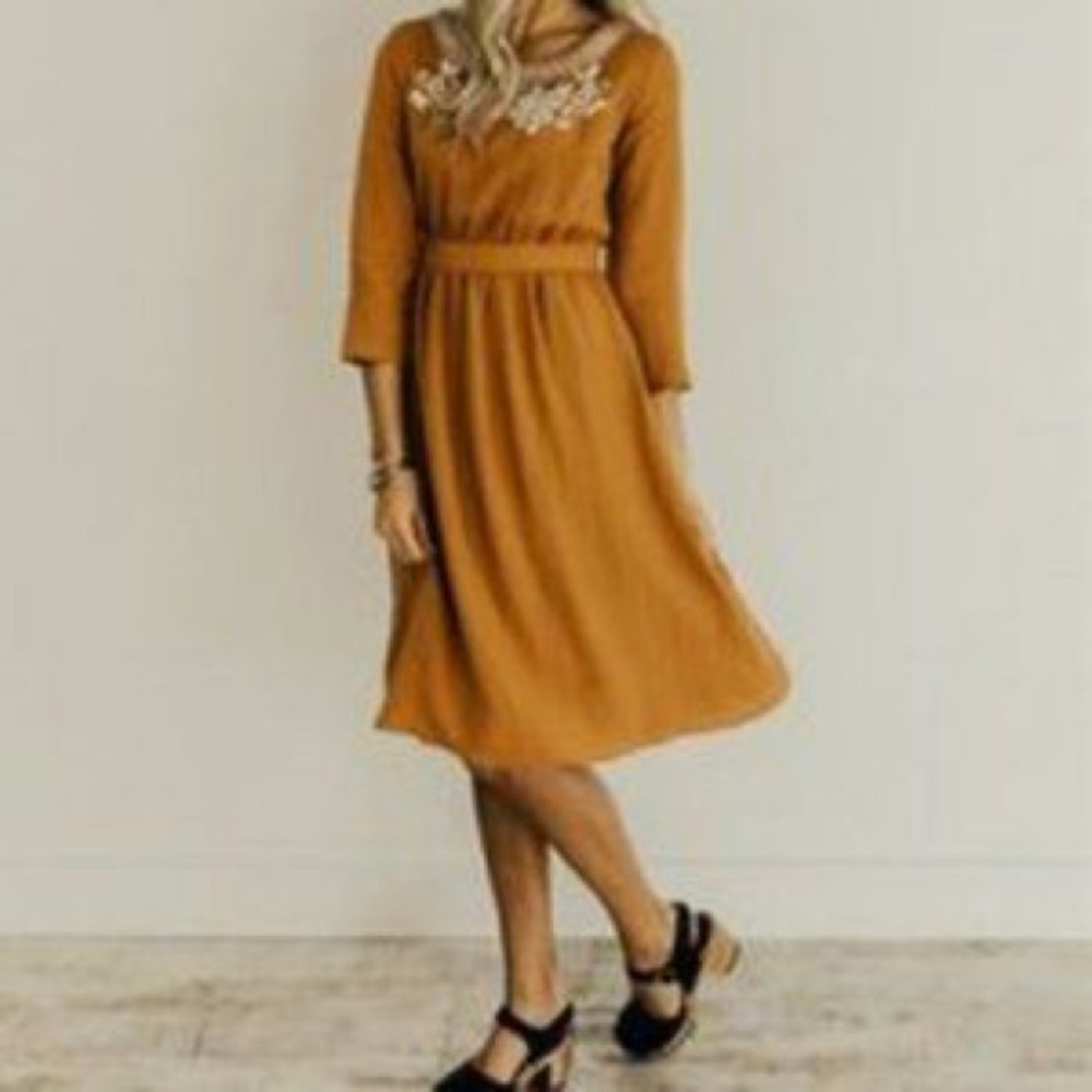 STEVIE HENDER  EMBROIDERED PRAIRIE SHIFT DRESS